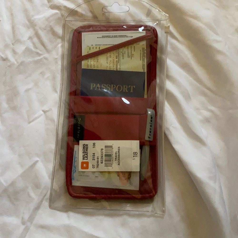 Travel pouch - Picture 1 of 2